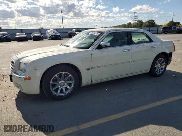 2006 Chrysler 300 C with VIN 2C3LA63H86H499430, listed as a Copart auction lot 85904135 with 135,529 mi miles and Salvage title. Bid and sale history available at DreamBid. Image 1.