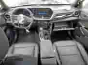 2025 Chevrolet Trax 2RS z VIN KL77LJEP9SC026161, wystawiony jako Copart lot #62530585 z przebiegiem 31 633 mil mil oraz Szkoda całkowita • Salvage title. Historia ofert i sprzedaży dostępna na DreamBid. Obrazek 8.