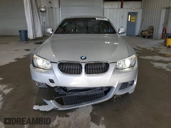 2012 BMW 3 Series 335i xDrive с VIN WBAKF9C56CE859116, выставлен на аукционе Copart как лот 86503085 с пробегом 133 742 миль миль и Списание • Salvage title. История ставок и продаж доступна на DreamBid. Изображение 5.