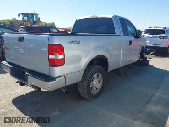 2006 Ford F-150 XL с VIN 1FTRF12226NA15542, выставлен на аукционе IAAI как лот 43391531 с пробегом 147 428 миль миль и . История ставок и продаж доступна на DreamBid. Изображение 4.