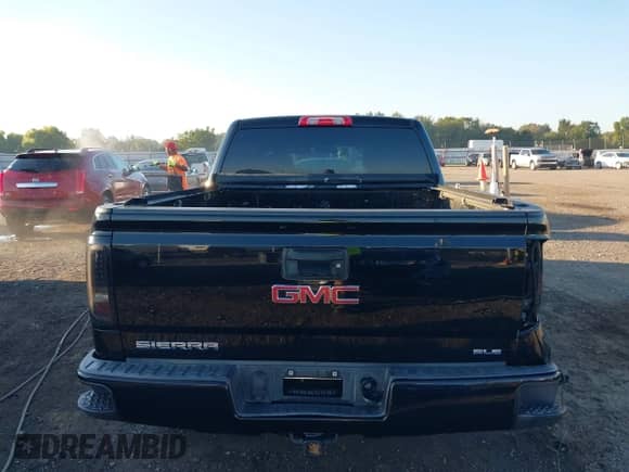2014 GMC Sierra 1500 SLE z VIN 3GTU2UEC5EG389159, wystawiony jako IAAI lot #43355380 z przebiegiem 163 162 mil mil oraz . Historia ofert i sprzedaży dostępna na DreamBid. Obrazek 17.