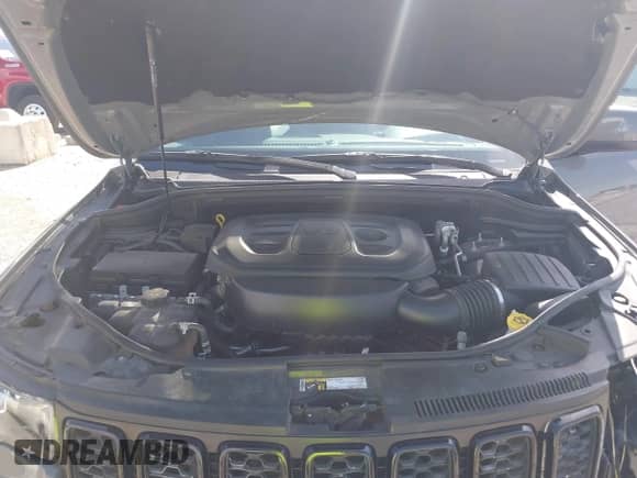 2020 Jeep Grand Cherokee Laredo E с VIN 1C4RJEAG1LC337650, выставлен на аукционе IAAI как лот 42973152 с пробегом 71 362 миль миль и . История ставок и продаж доступна на DreamBid. Изображение 10.