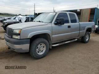 2003 Chevrolet Silverado 2500HD LT z VIN 1GCHK29G53E102359, wystawiony jako Copart lot #67193425 z przebiegiem 130 962 mil mil oraz Czysty tytuł • Clean title. Historia ofert i sprzedaży dostępna na DreamBid. Obrazek 1.