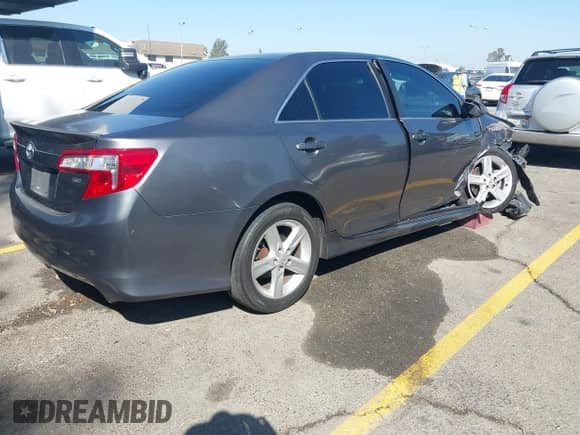 2014 Toyota Camry SE with VIN 4T1BF1FK0EU305189, listed as a IAAI auction lot 43398662 with 207,493 mi miles and . Bid and sale history available at DreamBid. Image 4.