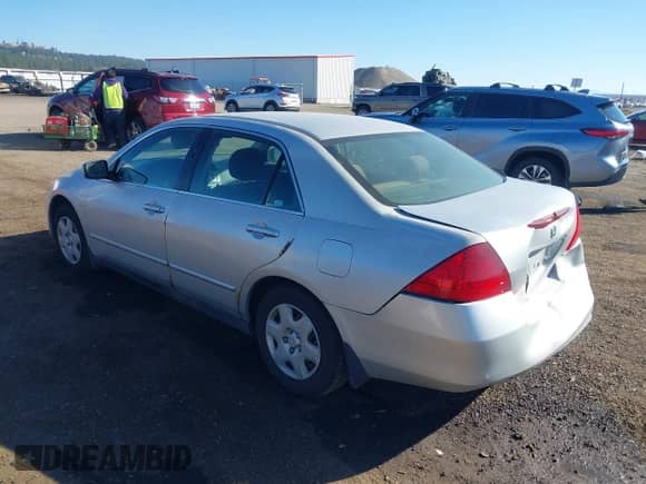 2006 Honda Accord LX z VIN 1HGCM56416A170980, wystawiony jako IAAI lot #43283364 z przebiegiem 198 336 mil mil oraz . Historia ofert i sprzedaży dostępna na DreamBid. Obrazek 3.