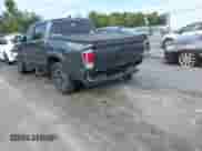 2023 Toyota Tacoma SR z VIN 3TMCZ5AN3PM613358, wystawiony jako IAAI lot #43211852 z przebiegiem 25 287 mil mil oraz . Historia ofert i sprzedaży dostępna na DreamBid. Obrazek 3.
