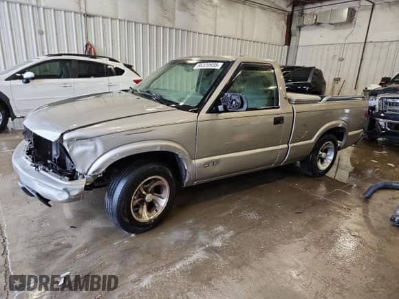 2002 Chevrolet S-10 z VIN 1GCCS145528162388, wystawiony jako Copart lot #86320935 z przebiegiem 162 776 mil mil oraz Czysty tytuł • Clean title. Historia ofert i sprzedaży dostępna na DreamBid. Obrazek 1.