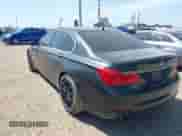 2010 BMW 7 Series 750i xDrive z VIN WBAKC6C59AC393357, wystawiony jako IAAI lot #42139412 z przebiegiem 103 067 mil mil oraz . Historia ofert i sprzedaży dostępna na DreamBid. Obrazek 3.