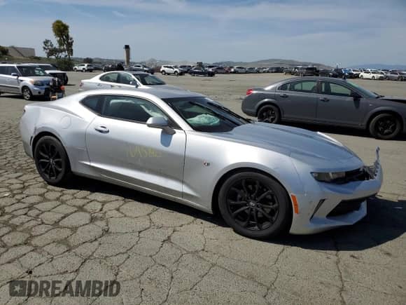 2018 Chevrolet Camaro 1LS z VIN 1G1FA1RX6J0137645, wystawiony jako Copart lot #55106625 z przebiegiem 52 627 mil mil oraz Szkoda całkowita • Salvage title. Historia ofert i sprzedaży dostępna na DreamBid. Obrazek 4.