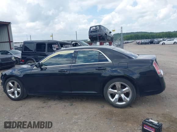 2014 Chrysler 300 с VIN 2C3CCAAG2EH124347, выставлен на аукционе IAAI как лот 42665137 с пробегом Не указан миль и . История ставок и продаж доступна на DreamBid. Изображение 14.