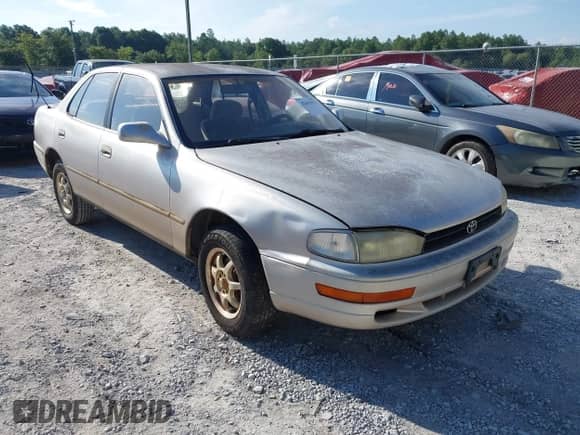1994 Toyota Camry LE z VIN JT2SK12E4R0209720, wystawiony jako IAAI lot #42692927 z przebiegiem 155 481 mil mil oraz . Historia ofert i sprzedaży dostępna na DreamBid. Obrazek 1.