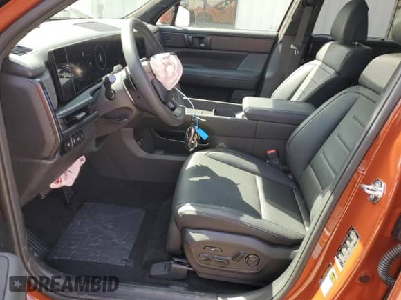 2025 Hyundai Santa Fe Calligraphy с VIN 5NMP54GL3SH074443, выставлен на аукционе Copart как лот 49164985 с пробегом 295 миль миль и Списание • Salvage title. История ставок и продаж доступна на DreamBid. Изображение 7.