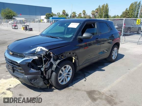 2021 Chevrolet TrailBlazer LS z VIN KL79MMS23MB101736, wystawiony jako IAAI lot #43121509 z przebiegiem 53 946 mil mil oraz . Historia ofert i sprzedaży dostępna na DreamBid. Obrazek 17.