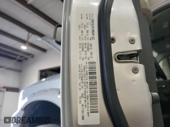 2011 Ram 1500 SLT z VIN 1D7RV1GT1BS689977, wystawiony jako Copart lot #71823475 z przebiegiem 121 087 mil mil oraz Szkoda całkowita • Salvage title. Historia ofert i sprzedaży dostępna na DreamBid. Obrazek 12.