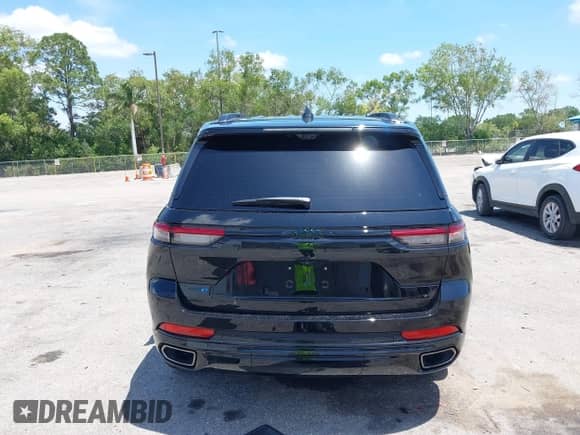 2024 Jeep Grand Cherokee z VIN 1C4RJYB67R8611713, wystawiony jako IAAI lot #42216270 z przebiegiem 3 122 mil mil oraz . Historia ofert i sprzedaży dostępna na DreamBid. Obrazek 16.