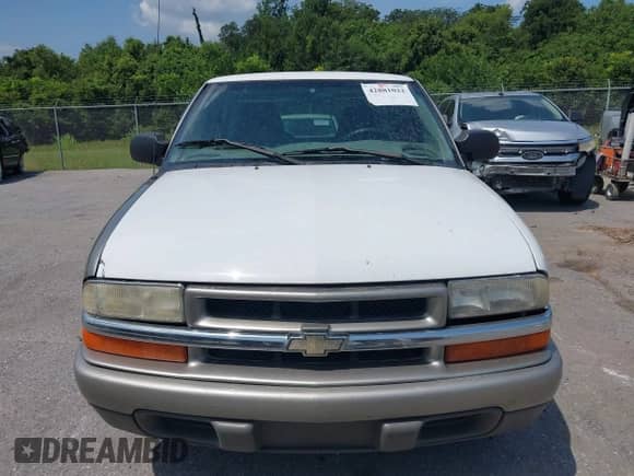 2003 Chevrolet S-10 LS с VIN 1GCCS19X538175721, выставлен на аукционе IAAI как лот 42881022 с пробегом 212 835 миль миль и . История ставок и продаж доступна на DreamBid. Изображение 12.