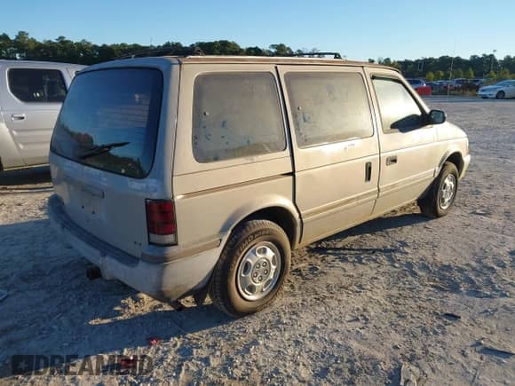 1993 Dodge Caravan with VIN 2B4GH45R0PR259056, listed as a IAAI auction lot 43474965 with 269,569 mi miles and . Bid and sale history available at DreamBid. Image 4.
