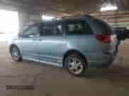 2004 Toyota Sienna XLE z VIN 5TDZA22CX4S194448, wystawiony jako Copart lot #56755535 z przebiegiem 102 504 mil mil oraz Czysty tytuł • Clean title. Historia ofert i sprzedaży dostępna na DreamBid. Obrazek 2.