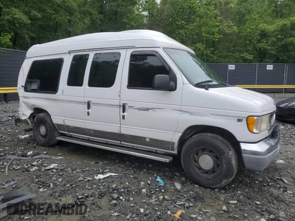 2000 Ford Econoline Cargo Recreational with VIN 1FDRE14L3YHA17676, listed as a Copart auction lot 58571465 with 174,129 mi miles and Salvage title. Bid and sale history available at DreamBid. Image 4.