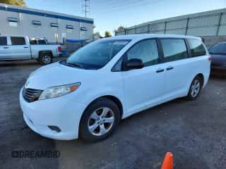 2014 Toyota Sienna L with VIN 5TDZK3DCXES467793, listed as a Copart auction lot 83985505 with 200,913 mi miles and Clean title. Bid and sale history available at DreamBid. Image 1.