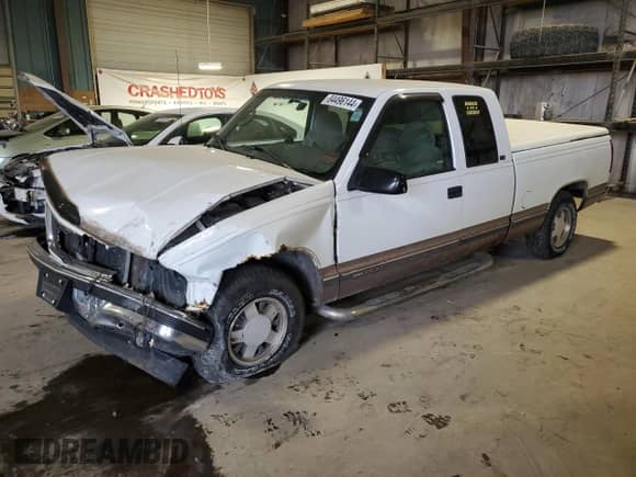 1996 GMC Sierra 1500 z VIN 2GTEC19R3T1500831, wystawiony jako Copart lot #50423235 z przebiegiem 302 075 mil mil oraz Szkoda całkowita • Salvage title. Historia ofert i sprzedaży dostępna na DreamBid. Obrazek 1.