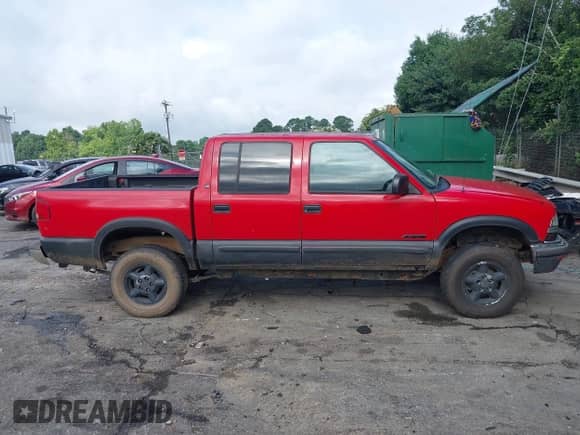 2001 Chevrolet S-10 LS with VIN 1GCDT13W11K218775, listed as a IAAI auction lot 42706513 with 214,664 mi miles and . Bid and sale history available at DreamBid. Image 13.