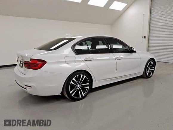 2018 BMW 3 Series 330i with VIN WBA8B9G58JNV00220, listed as a Copart auction lot 70180815 with 113,507 mi miles and Clean title. Bid and sale history available at DreamBid. Image 3.