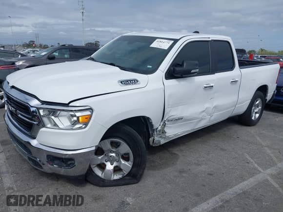 2020 Ram 1500 Big Horn z VIN 1C6RREBT2LN256138, wystawiony jako IAAI lot #41814771 z przebiegiem 118 501 mil mil oraz . Historia ofert i sprzedaży dostępna na DreamBid. Obrazek 17.