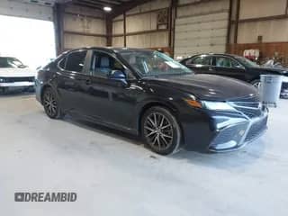 2021 Toyota Camry SE z VIN 4T1G11AKXMU471598, wystawiony jako IAAI lot #43060273 z przebiegiem 87 450 mil mil oraz . Historia ofert i sprzedaży dostępna na DreamBid. Obrazek 1.