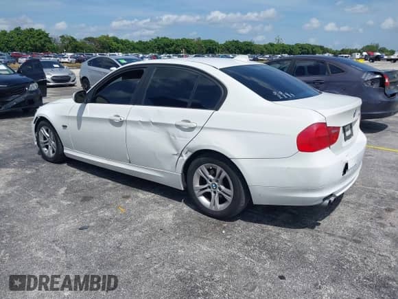 2009 BMW 3 Series 328i with VIN WBAPH73509A173240, listed as a IAAI auction lot 43086772 with 126,453 mi miles and . Bid and sale history available at DreamBid. Image 3.