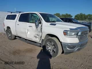 2019 Ram 1500 Laramie z VIN 1C6SRFRT1KN648538, wystawiony jako IAAI lot #43009904 z przebiegiem 181 229 mil mil oraz . Historia ofert i sprzedaży dostępna na DreamBid. Obrazek 1.