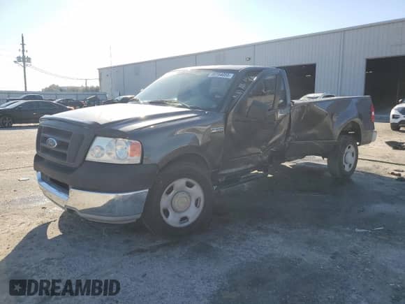 2005 Ford F-150 XL с VIN 1FTRF12245KC15743, выставлен на аукционе Copart как лот 86164055 с пробегом 105 049 миль миль и Списание • Salvage title. История ставок и продаж доступна на DreamBid. Изображение 1.