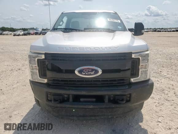 2019 Ford F-250 XL with VIN 1FT7X2B65KEC62013, listed as a Copart auction lot 66282775 with 100,122 mi miles and Salvage title. Bid and sale history available at DreamBid. Image 5.