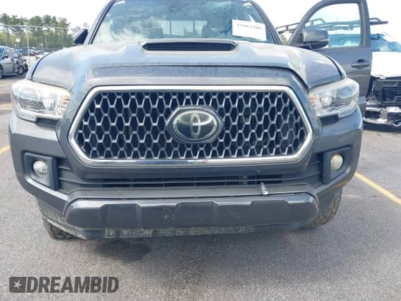 2019 Toyota Tacoma SR5 с VIN 5TFAZ5CN6KX076900, выставлен на аукционе IAAI как лот 43184388 с пробегом 110 382 миль миль и . История ставок и продаж доступна на DreamBid. Изображение 6.