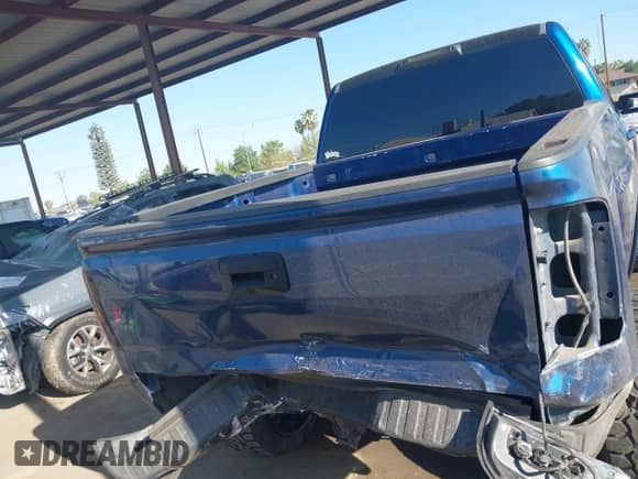 2017 GMC Sierra 1500 SLE with VIN 3GTU2MEC8HG345855, listed as a IAAI auction lot 42004600 with 104,767 mi miles and . Bid and sale history available at DreamBid. Image 16.