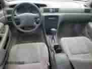 2001 Toyota Camry LE z VIN 4T1BG22K61U823410, wystawiony jako Copart lot #85089805 z przebiegiem 282 216 mil mil oraz Szkoda całkowita • Salvage title. Historia ofert i sprzedaży dostępna na DreamBid. Obrazek 8.