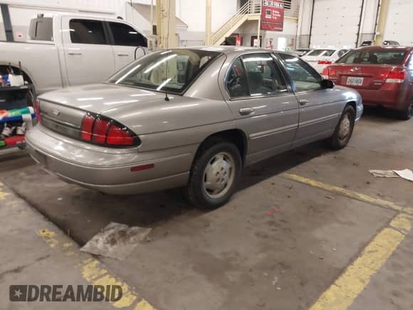 1996 Chevrolet Lumina с VIN 2G1WL52M1T1116680, выставлен на аукционе IAAI как лот 41578037 с пробегом 101 500 миль миль и . История ставок и продаж доступна на DreamBid. Изображение 4.