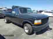 1994 Ford F-150 z VIN 1FTEF14YXRNB12413, wystawiony jako Copart lot #66446545 z przebiegiem 141 033 mil mil oraz Czysty tytuł • Clean title. Historia ofert i sprzedaży dostępna na DreamBid. Obrazek 4.