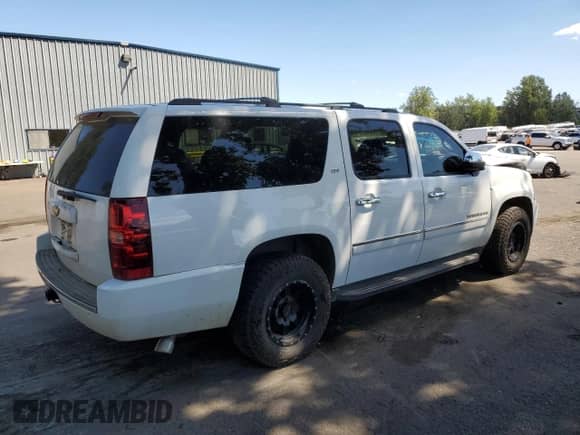 2013 Chevrolet Suburban LTZ с VIN 1GNSKKE7XDR183758, выставлен на аукционе Copart как лот 63390323 с пробегом 127 433 миль миль и Списание • Salvage title. История ставок и продаж доступна на DreamBid. Изображение 3.