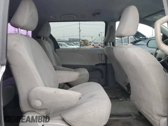 2013 Toyota Sienna L z VIN 5TDZK3DC8DS401287, wystawiony jako Copart lot #85548855 z przebiegiem 173 324 mil mil oraz Szkoda całkowita • Salvage title. Historia ofert i sprzedaży dostępna na DreamBid. Obrazek 11.