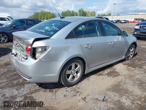 2014 Chevrolet Cruze 1LT с VIN 1G1PC5SB1E7167234, выставлен на аукционе IAAI как лот 43286058 с пробегом 117 820 миль миль и . История ставок и продаж доступна на DreamBid. Изображение 4.