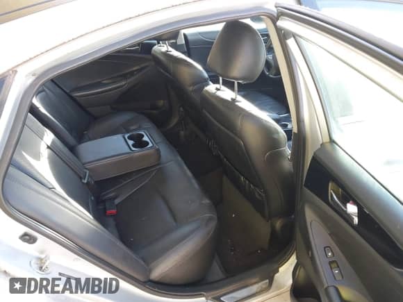 2014 Hyundai Sonata SE with VIN 5NPEC4AC0EH931458, listed as a IAAI auction lot 43497720 with 114,864 mi miles and . Bid and sale history available at DreamBid. Image 8.