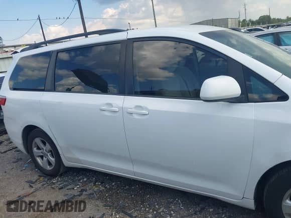 2015 Toyota Sienna LE AAS with VIN 5TDKK3DC8FS620688, listed as a IAAI auction lot 43143309 with 313,677 mi miles and . Bid and sale history available at DreamBid. Image 12.