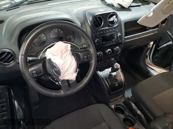 2011 Jeep Compass Latitude с VIN 1J4NT1FB2BD203909, выставлен на аукционе Copart как лот 86264095 с пробегом 183 351 миль миль и Списание • Salvage title. История ставок и продаж доступна на DreamBid. Изображение 8.