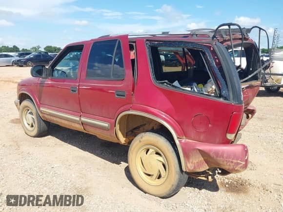 2001 Chevrolet Blazer LT with VIN 1GNDT13WX1K212786, listed as a IAAI auction lot 42515578 with 186,131 mi miles and . Bid and sale history available at DreamBid. Image 3.