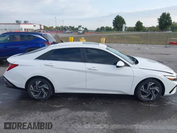 2024 Hyundai Elantra SEL с VIN KMHLS4DG4RU725236, выставлен на аукционе IAAI как лот 43182850 с пробегом 30 526 миль миль и . История ставок и продаж доступна на DreamBid. Изображение 13.