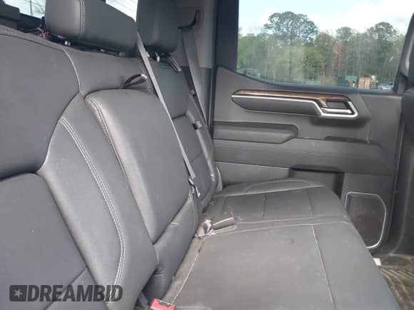 2022 Chevrolet Silverado 1500 RST z VIN 1GCUDEETXNZ561489, wystawiony jako IAAI lot #41959032 z przebiegiem 80 614 mil mil oraz . Historia ofert i sprzedaży dostępna na DreamBid. Obrazek 8.