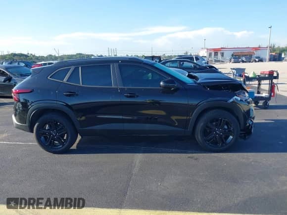 2025 Chevrolet Trax ACTIV z VIN KL77LKEP0SC249761, wystawiony jako IAAI lot #43046980 z przebiegiem 1 230 mil mil oraz . Historia ofert i sprzedaży dostępna na DreamBid. Obrazek 13.