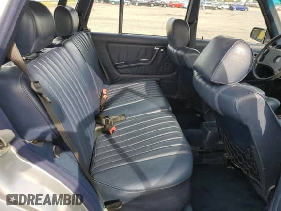 1985 Mercedes-Benz 300 с VIN WDBAB93C5FF030673, выставлен на аукционе Copart как лот 52360325 с пробегом 171 214 миль миль и Чистый • Clean title. История ставок и продаж доступна на DreamBid. Изображение 10.