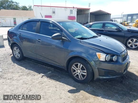 2012 Chevrolet Sonic LT с VIN 1G1JC5SHXC4223356, выставлен на аукционе IAAI как лот 42993786 с пробегом 104 412 миль миль и . История ставок и продаж доступна на DreamBid. Изображение 1.
